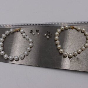 Set of 2 Children size Faux Pearl Bracelet & Earrings Set.